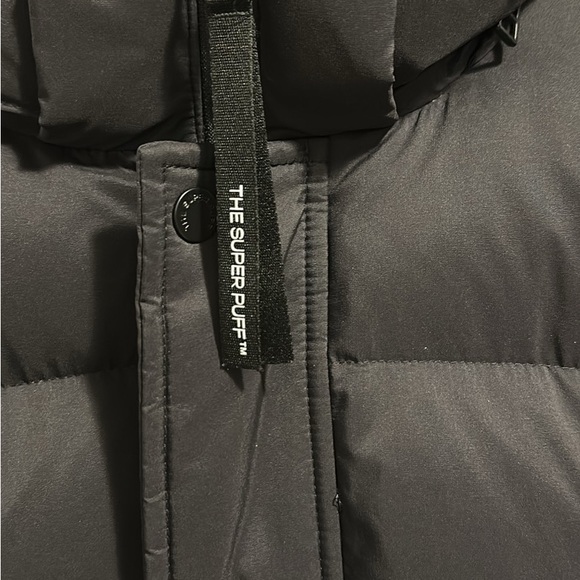 Aritzia The Super Puff Shorty puffer jacket - Picture 2 of 4